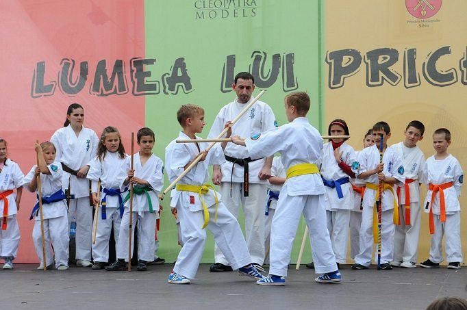 karate training class for kids