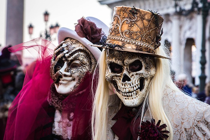 Photo of two people in skeleton masks as an example of horror stories