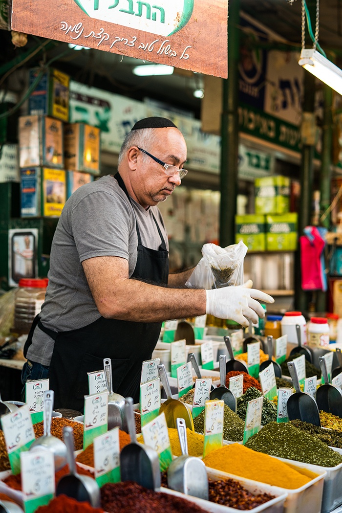 man categorizing spices at a bazar like categories on a WordPress website