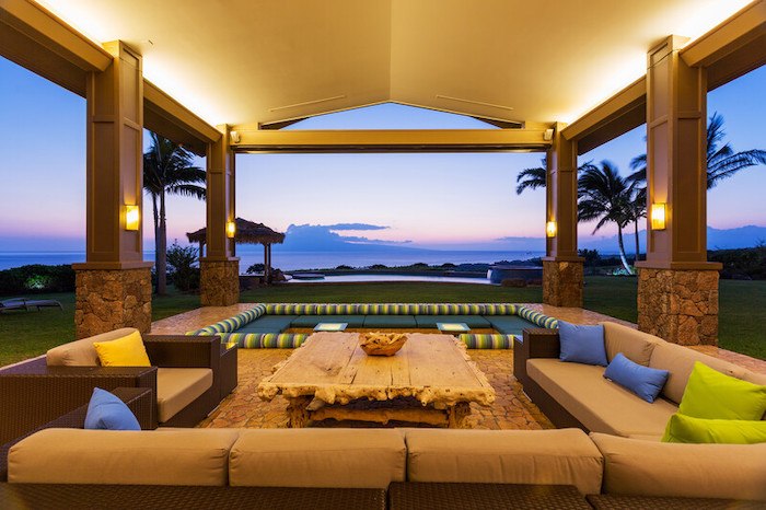 view of the ocean from a hotel in hawaii showing the best hawaii affiliate programs