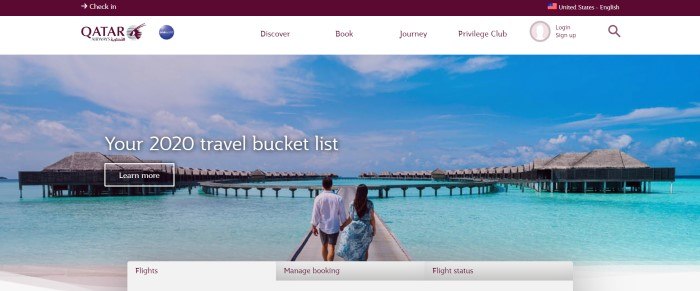 This screenshot of the home page for Qatar Airways shows a photo of a man and a woman in white and blue clothing holding hands as they walk toward a semicircle of tropical cottages built into the edge of the ocean, along with a white navigation bar and tabs at the bottom of the page for finding flights and checking travel statuses.