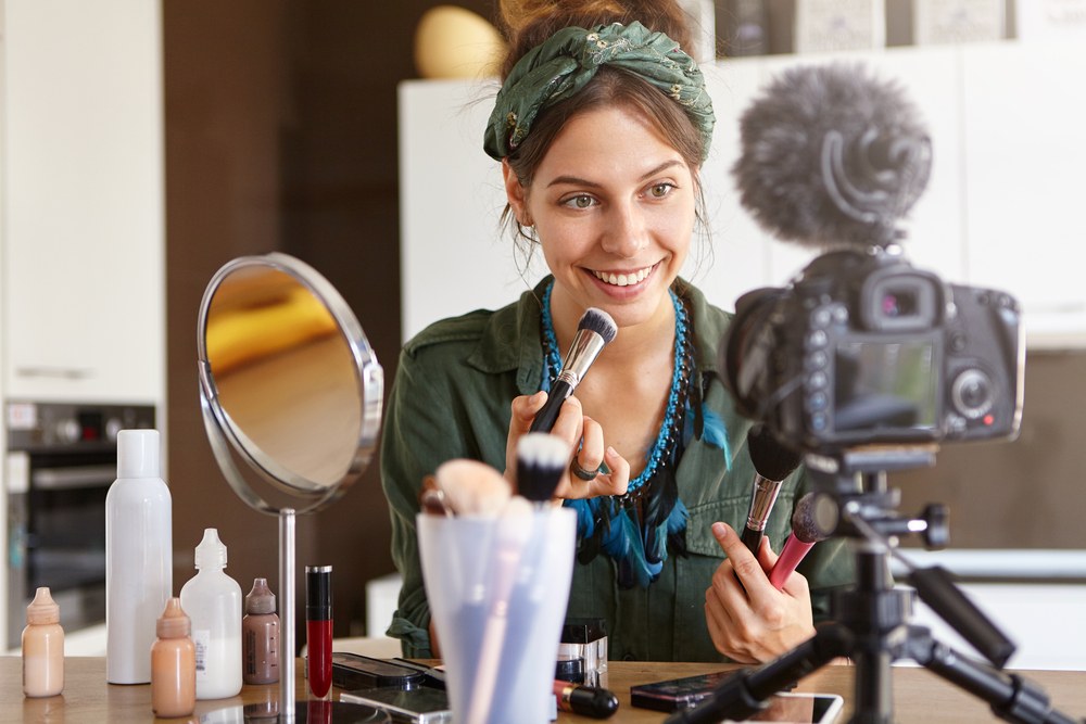 beauty blogger without makeup doing DSLR tutorial with directional mic