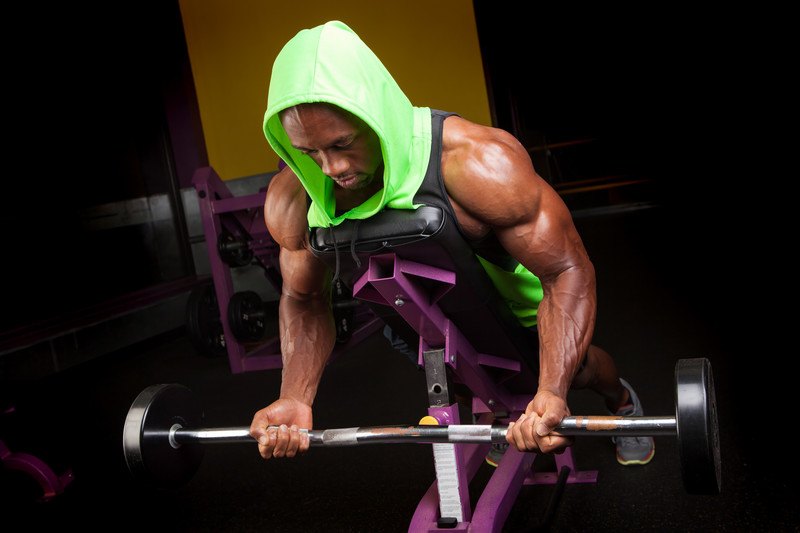 bodybuilder lifting weights on bench