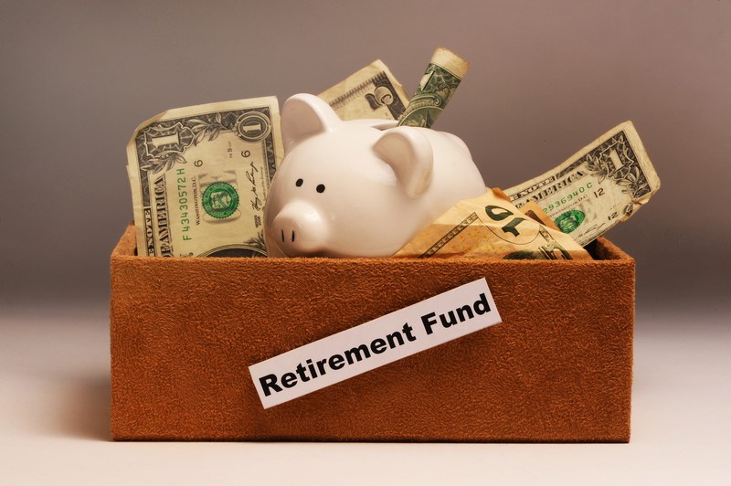 retirement box with savings pig and dollars to represent Acorns Investing