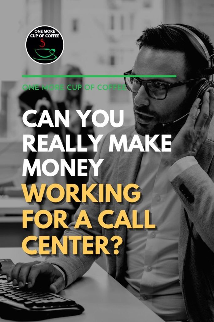  mustavalkoinen kuva miespuolisesta puhelinkeskusagentista kuulokkeet päässä, joka työskentelee tietokoneen näppäimistöllä; tekstipäällyksellä "Can you Really Make Money Working For a Call Center?"